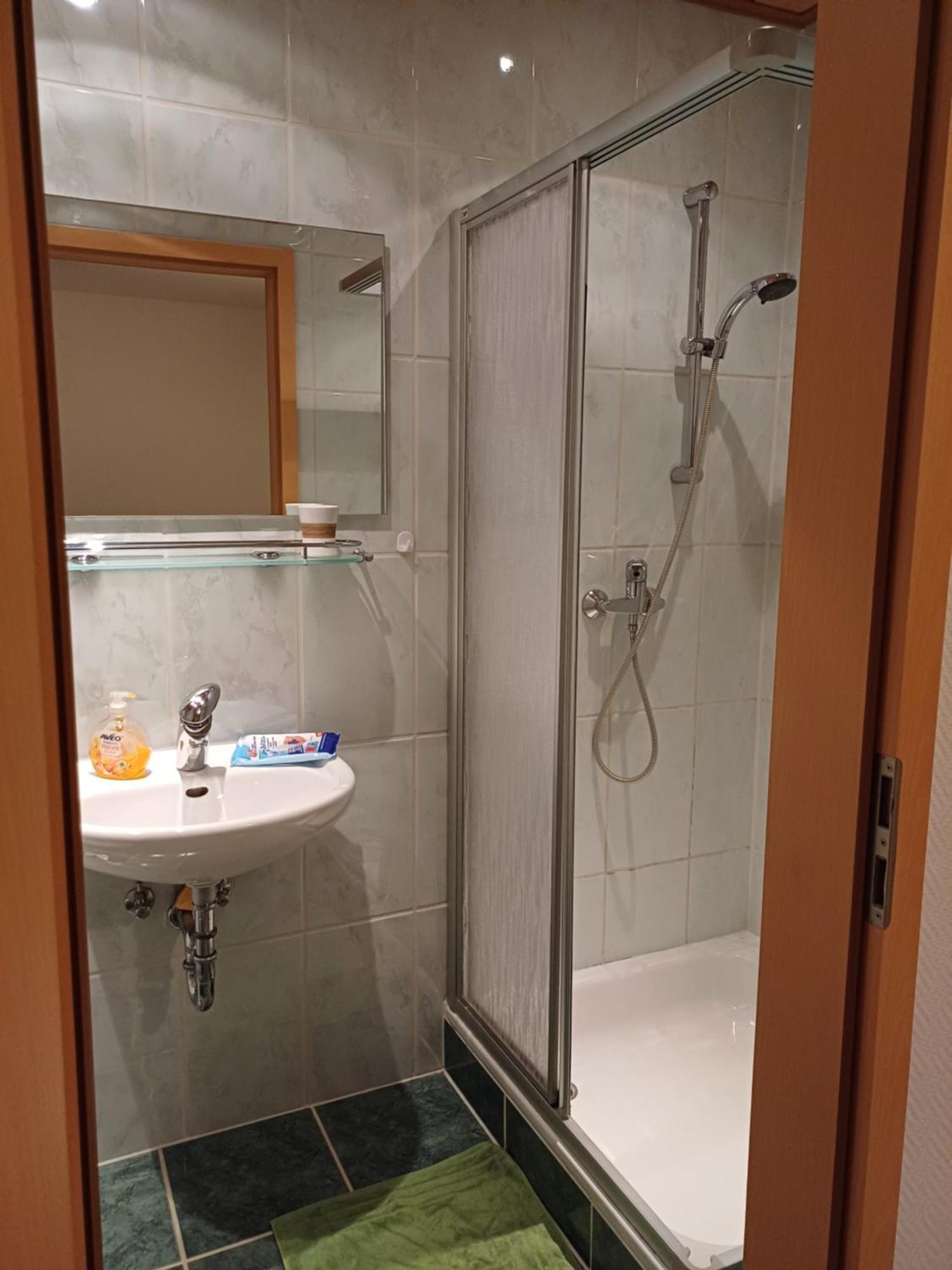 Thüringer Zimmer Suhl Exterior foto