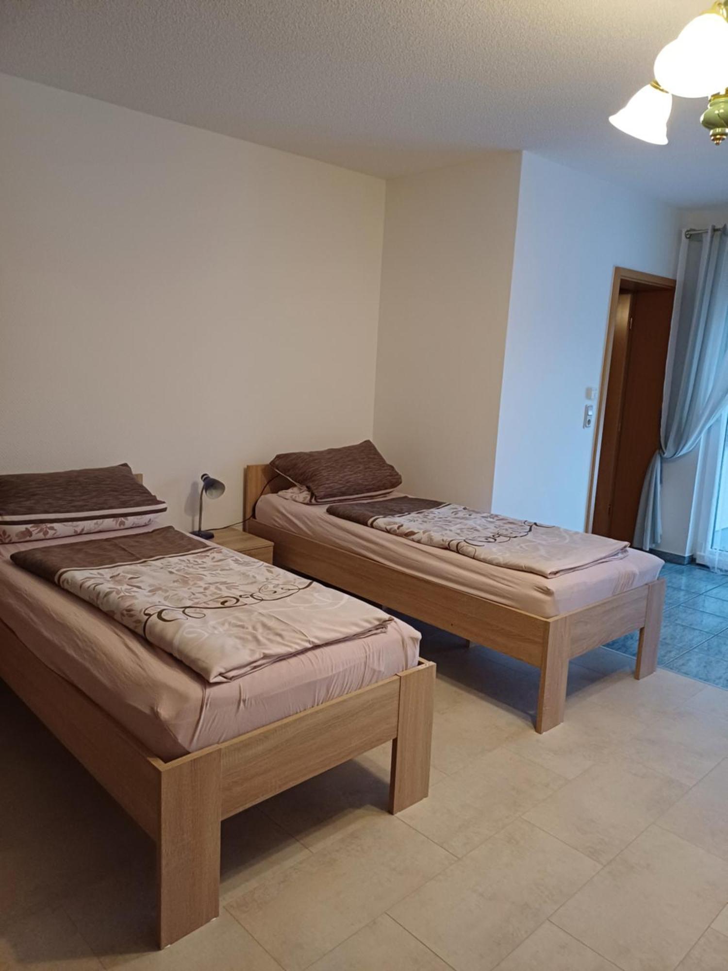 Thüringer Zimmer Suhl Exterior foto